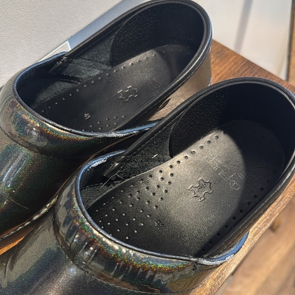 Dansko Olive Green Iridescent Glitter Patent Leather Clog Size 41 - Picture 10 of 13